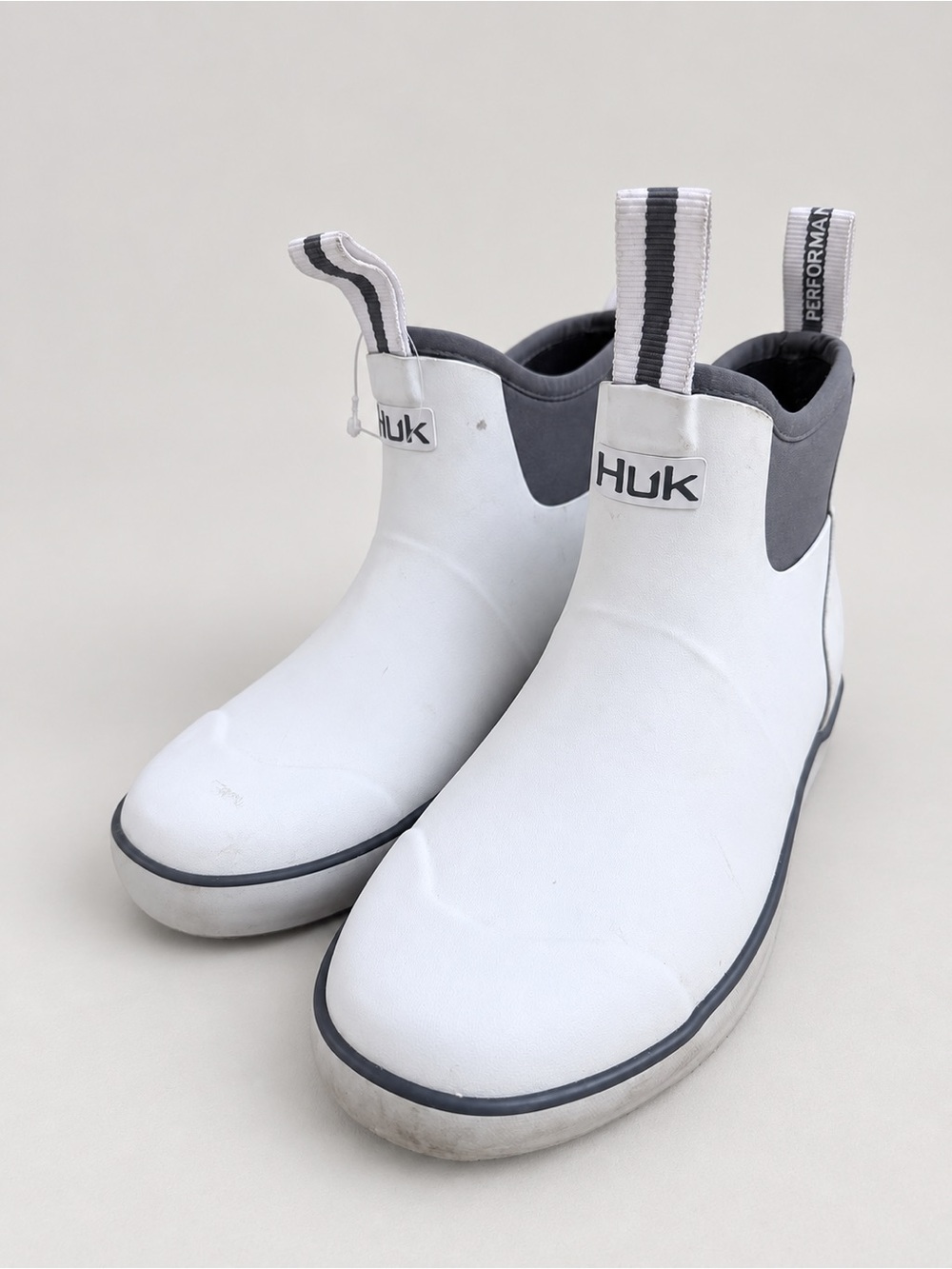 Huk Rogue Wave Boots White and Gray Slip-On Deck Shoes Sz 6/ UK4/ 36.5 ret $110